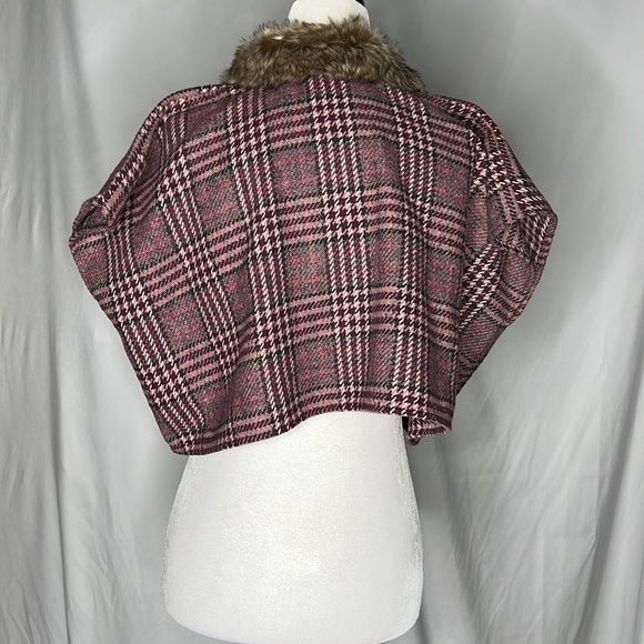 St. Bernard Plaid Gingham Cape Faux Fur Collar - Picture 3 of 10